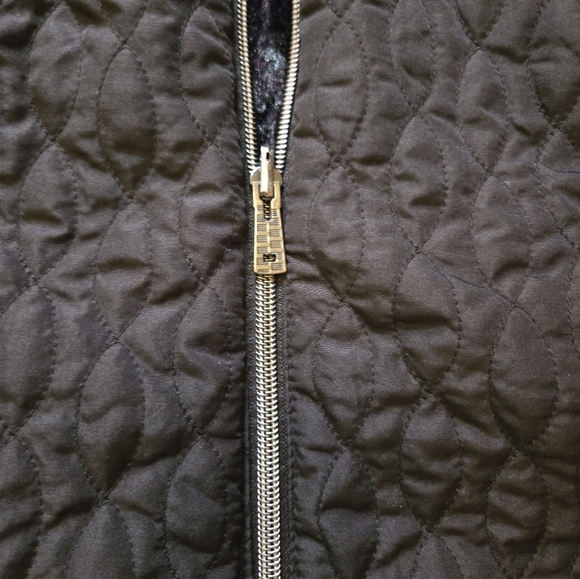 Casual  Black Faux Fur & Quilted Reversible Zip Front Vest L - Picture 6 of 7